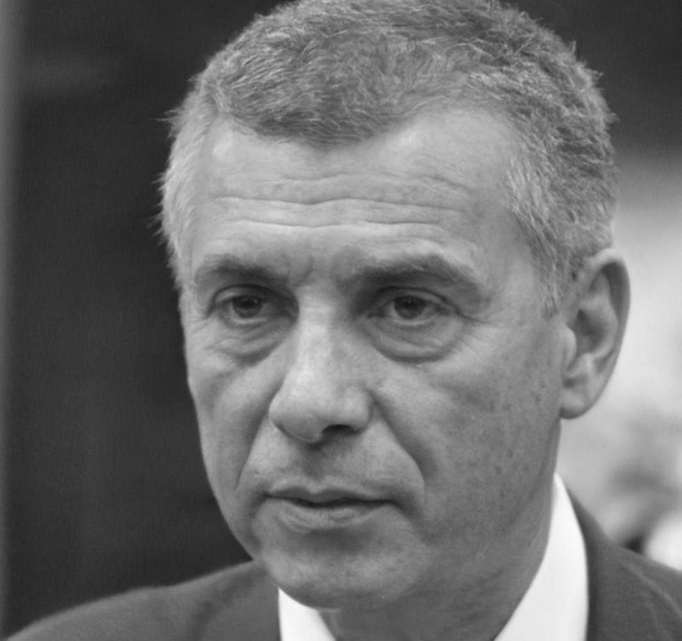 Carlos Ferreira - Especialista em Análise Financeira